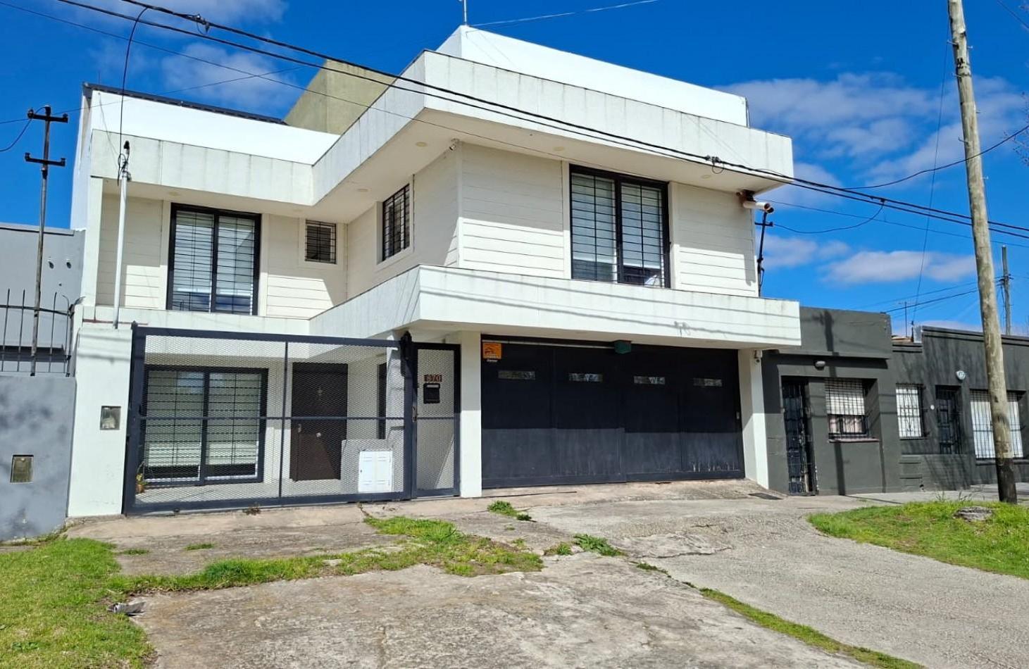 CASA 5 AMBIENTES CON PATIO - URGENCIA DE VENTA - MUNDIALISTA
