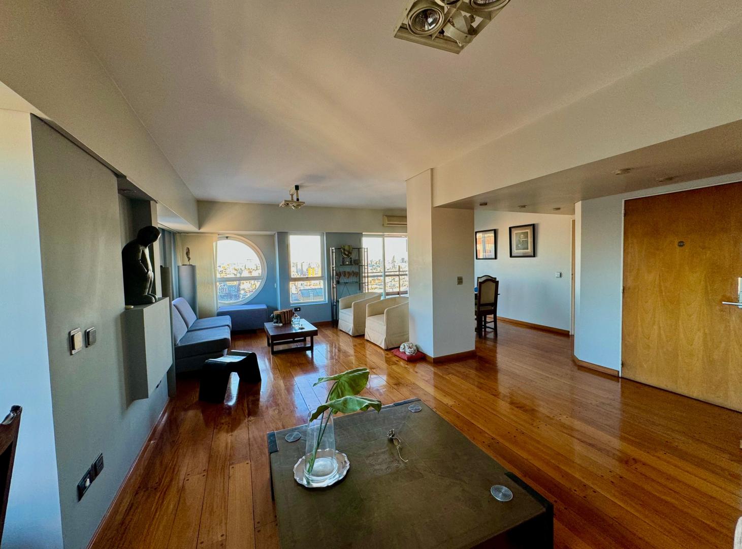 VENTA DPTO 5 AMB PISO 22 VISTA PANORÁMICA LUMINOSO CON BALCÓN, BAULERA Y
COCHERA