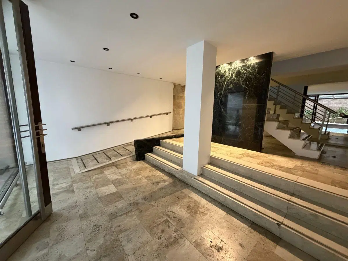 VENTA DPTO SEMIPISO 2AMB LUMINOSO CON BALCÓN Y COCHERA 4