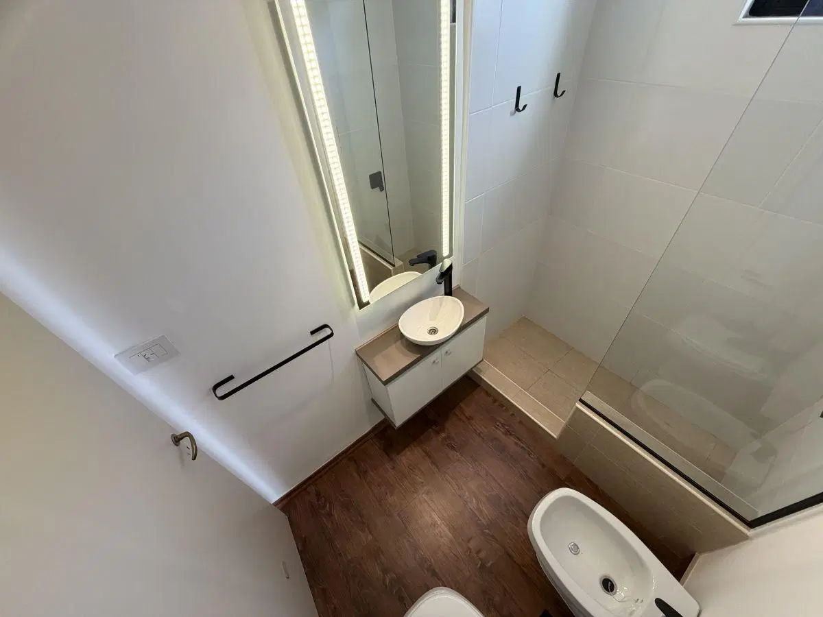VENTA DPTO SEMIPISO 4 AMBIENTES LUMINOSO CON BALCÓN REFACCIONADO A NUEVO 3