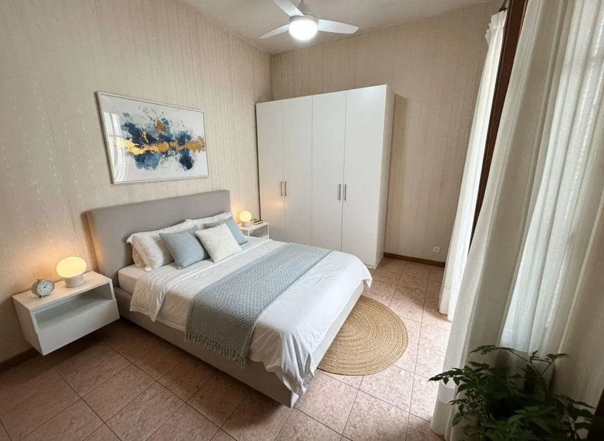 VENTA AMPLIA CASA 5 AMBIENTES LOTE PROPIO CON PATIO Y JARDÍN 4