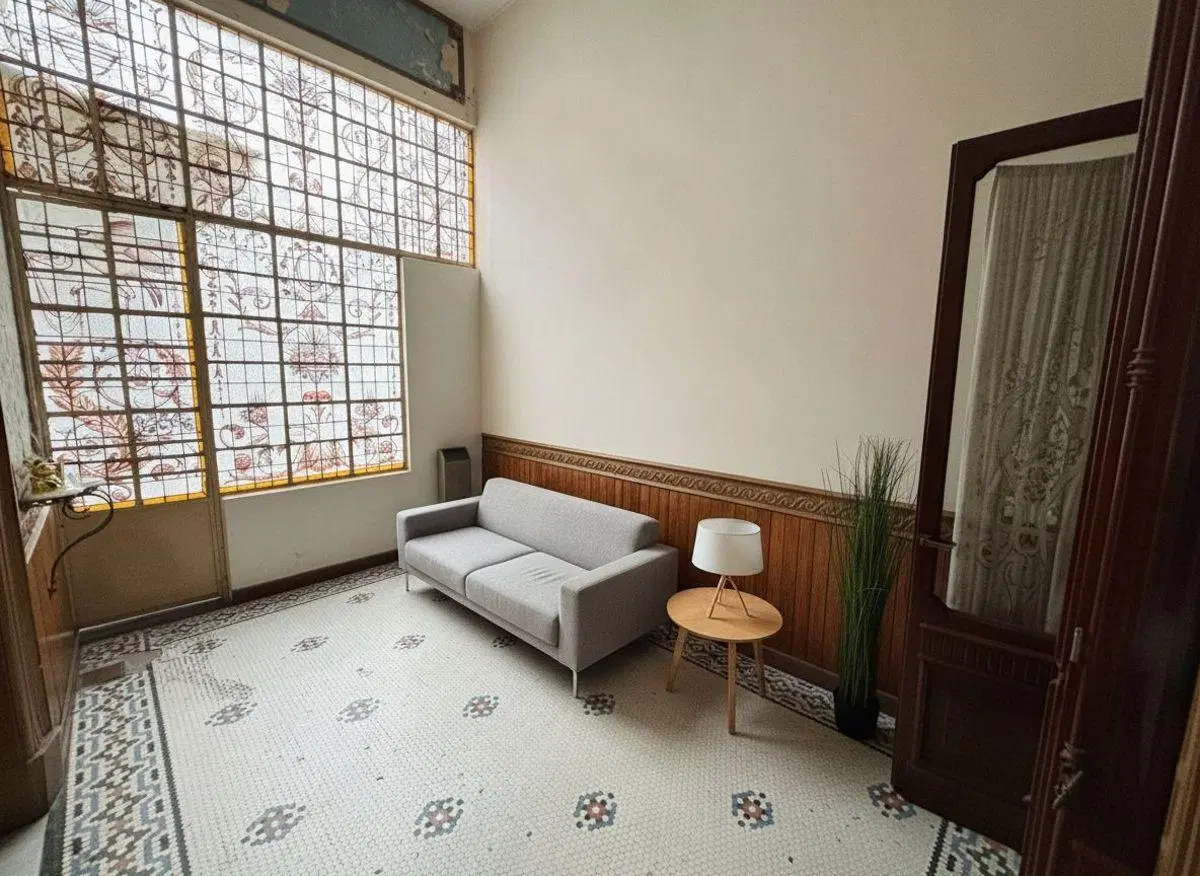 VENTA AMPLIA CASA 5 AMBIENTES LOTE PROPIO CON PATIO Y JARDÍN 3