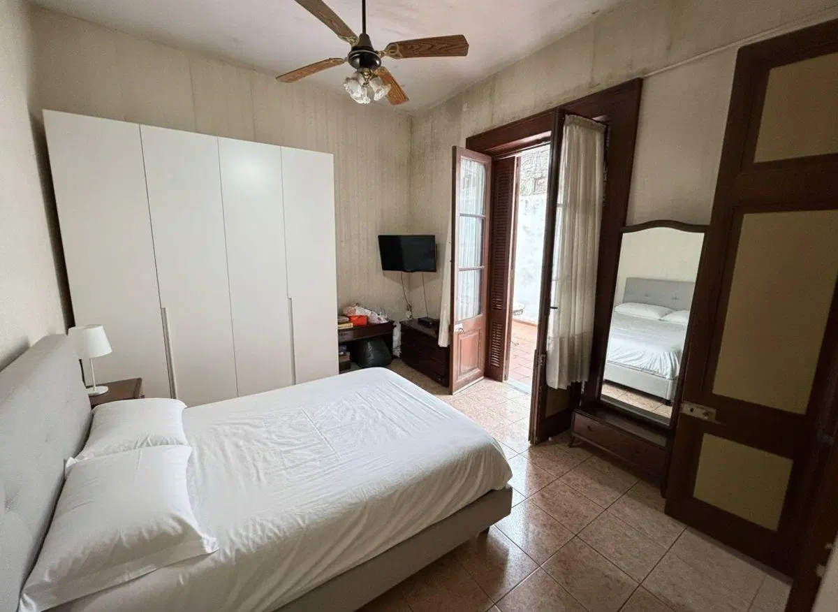 ALQUILER AMPLIA CASA 5 AMBIENTES LOTE PROPIO CON PATIO Y JARDÍN 3