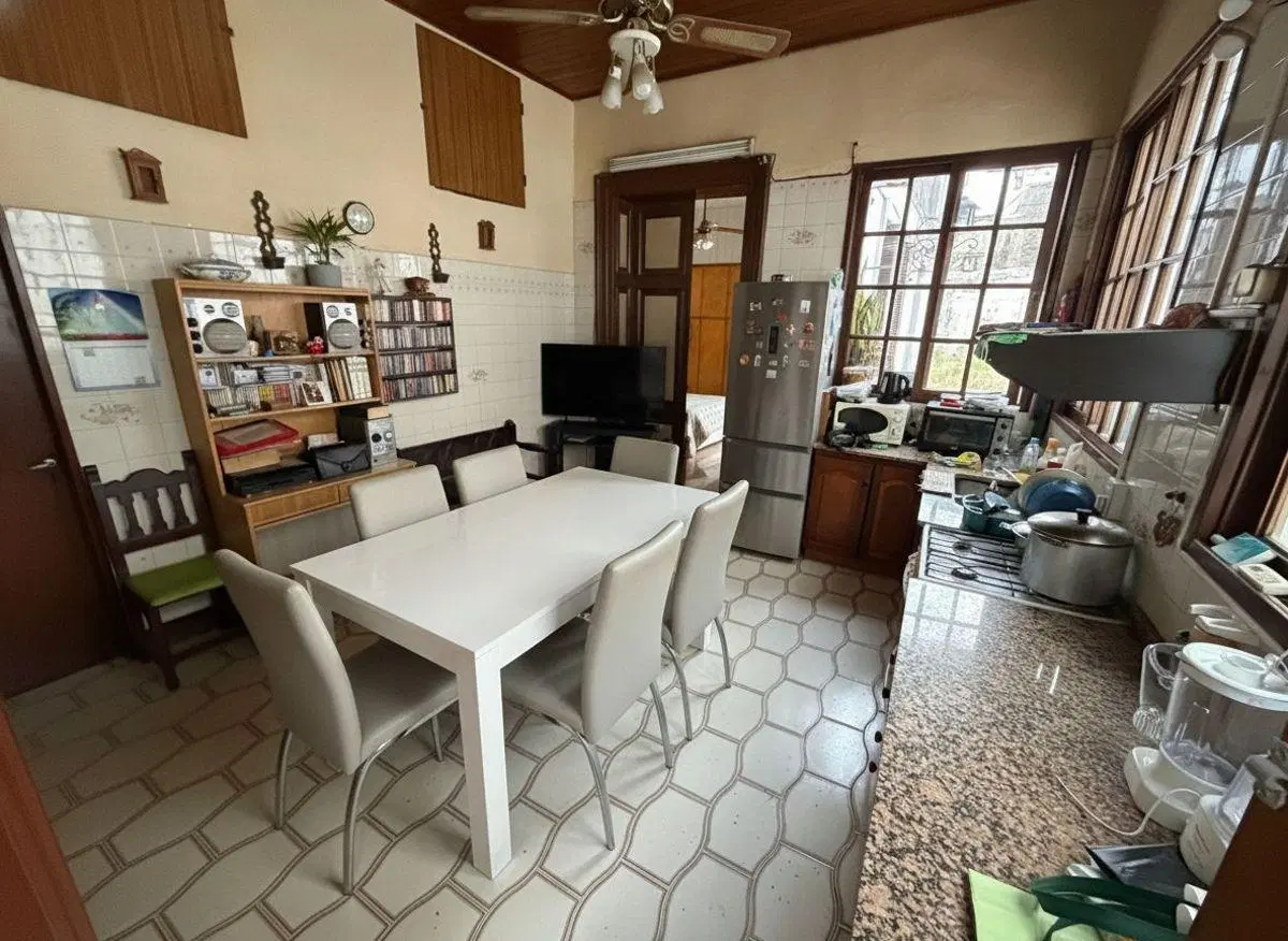 ALQUILER AMPLIA CASA 5 AMBIENTES LOTE PROPIO CON PATIO Y JARDÍN 5
