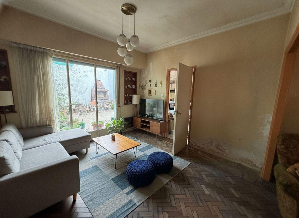 Foto de VENTA AMPLIA CASA 5 AMB CON BALCÓN, PATIO Y COCHERA, imagen 1