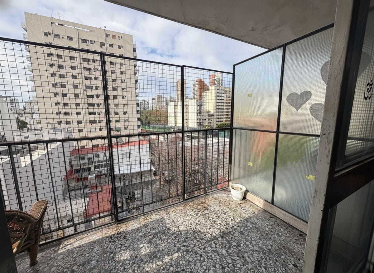 Foto de VENTA DEPTO 3 AMBIENTES CON BALCÓN PISO ALTO EN BELGRANO A REFACCIONAR, imagen 3
