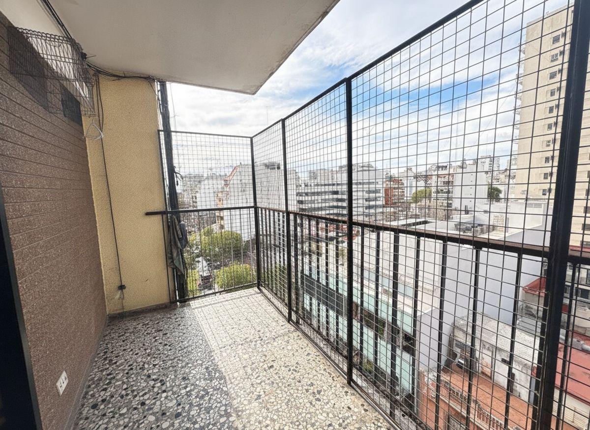 Foto de VENTA DEPTO 3 AMBIENTES CON BALCÓN PISO ALTO EN BELGRANO A REFACCIONAR, imagen 5