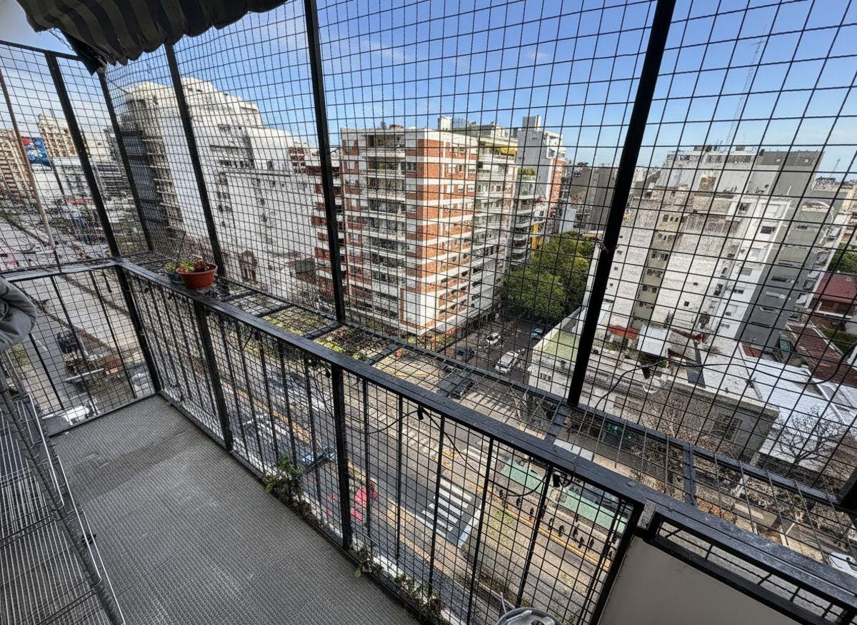 Foto de VENTA DPTO 4 AMB REFACCIONADO CON BALCÓN PISO ALTO BELGRANO, imagen 4