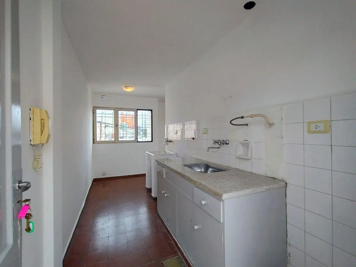Alq. Colón 1900 – Monoamb terraza gran vista!
$400mil todo incluido. 2