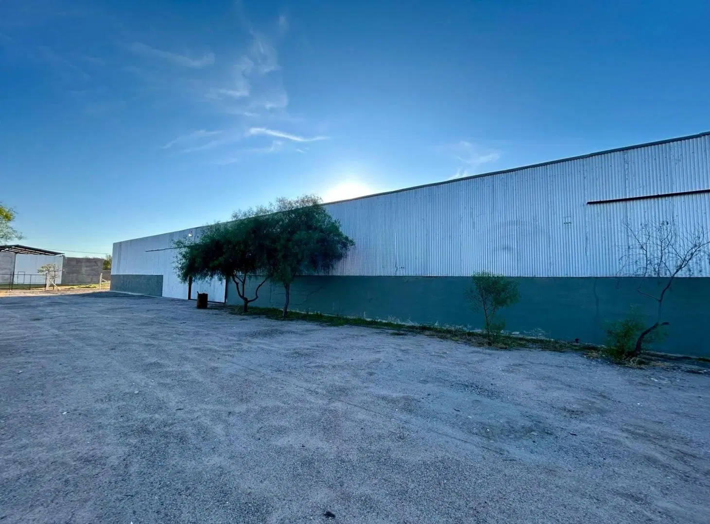 ALQUILER NAVES INDUSTRIALES 650M2 COLONIA TIROLESA 4