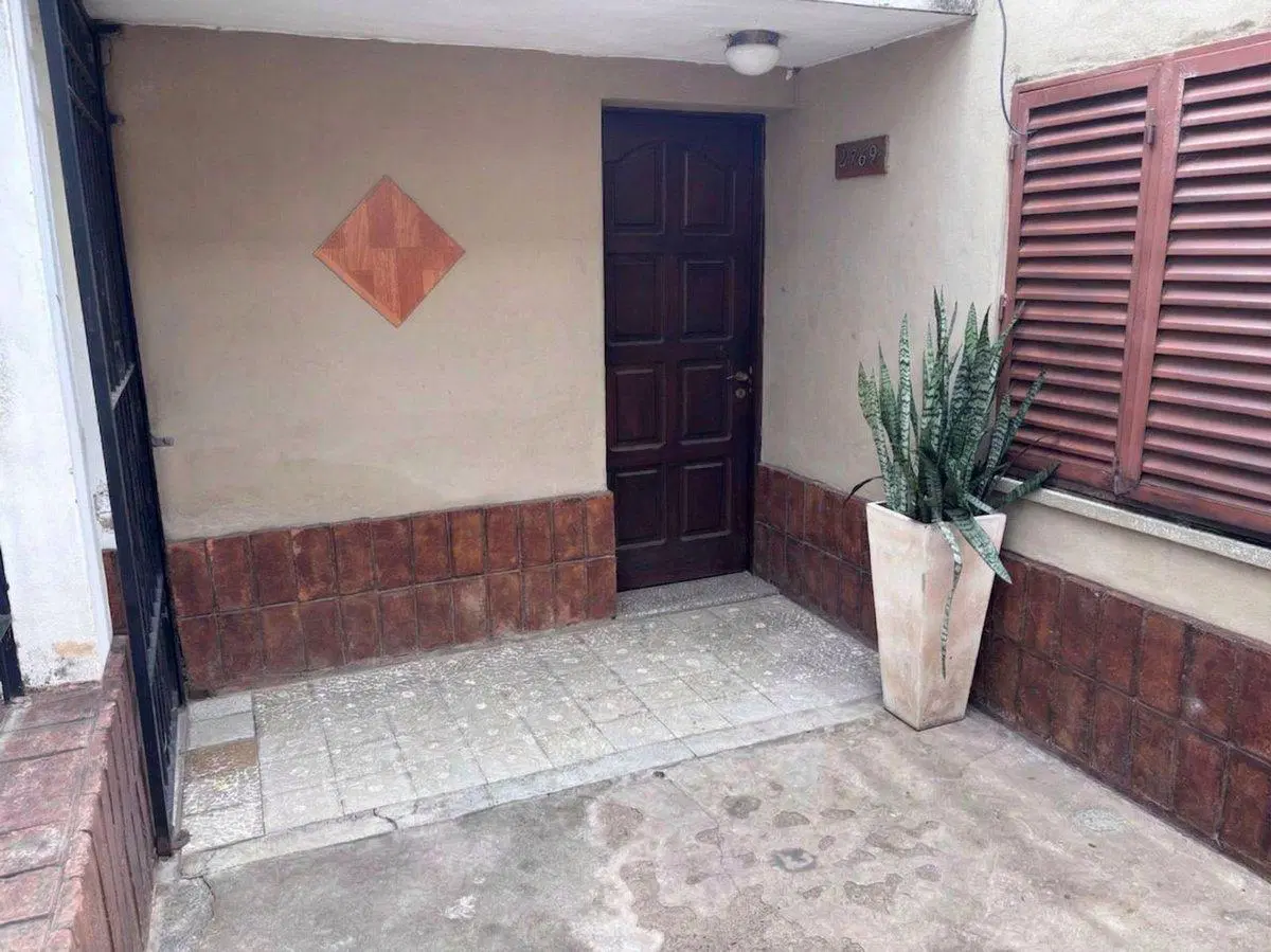 SE VENDE CASA + DEPARTAMENTO +  LOCAL B YOFRE SUR 4