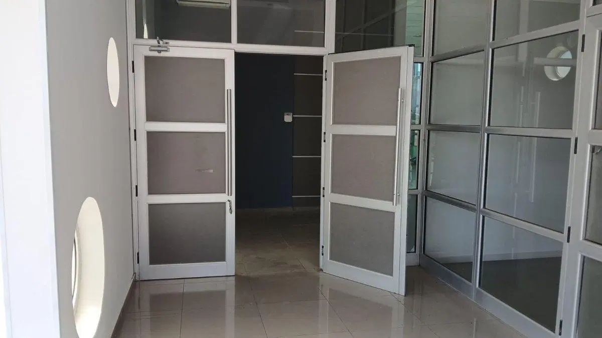 ALQUILER LOCAL 120 M2 EN CIRCUNVALACION NORTE 2
