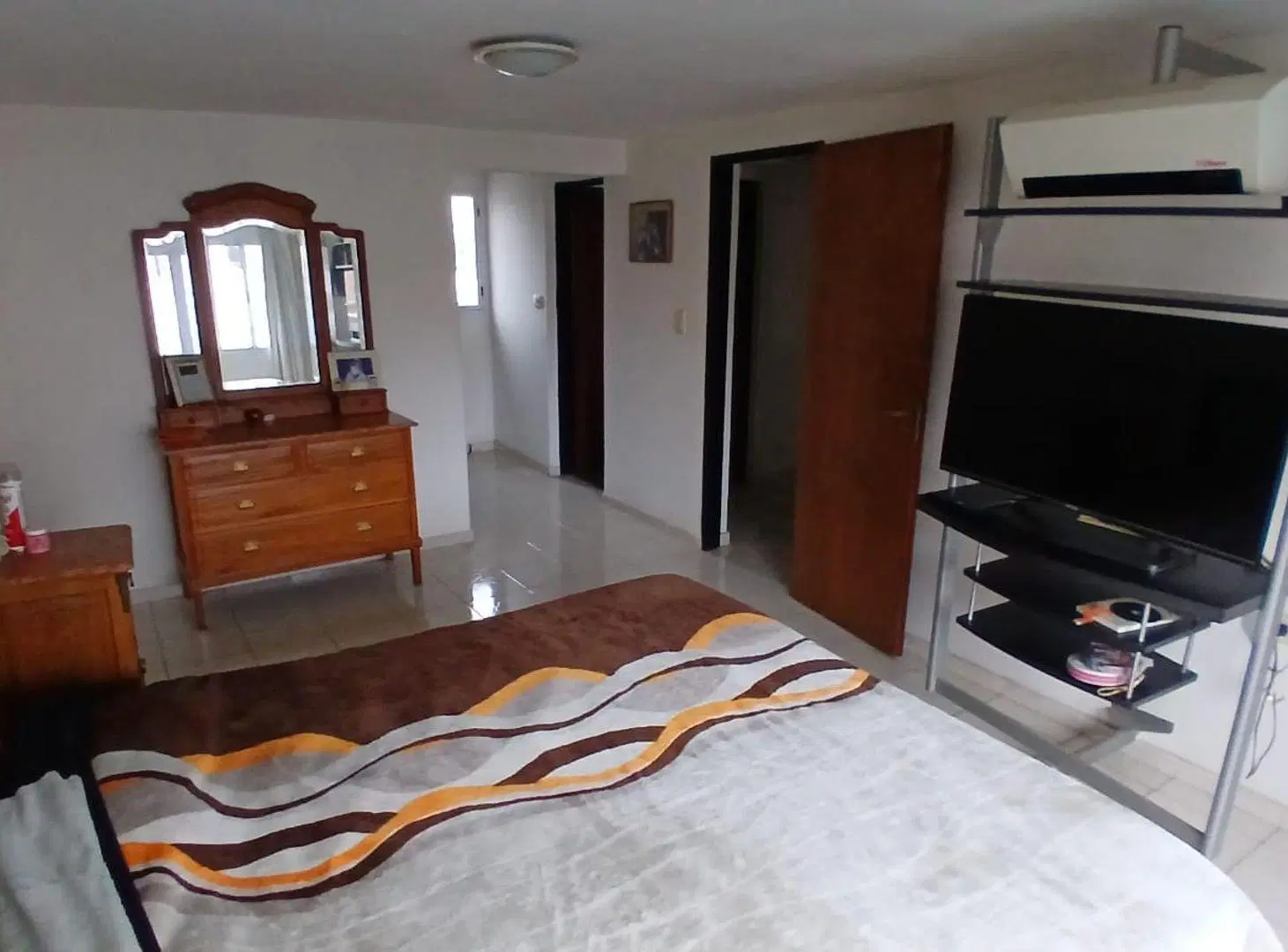 SE VENDE CASA + DEPARTAMENTO + LOCAL B VILLA ADELA 5