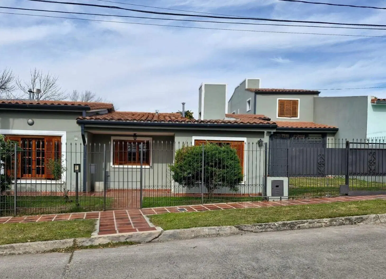 VENTA CASA 4 DORMITORIOS RESIDENCIAL OLIVOS PILETA 2