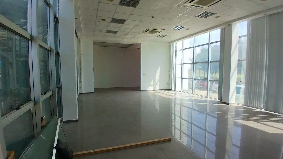 ALQUILER LOCAL 120 M2 EN CIRCUNVALACION NORTE 3