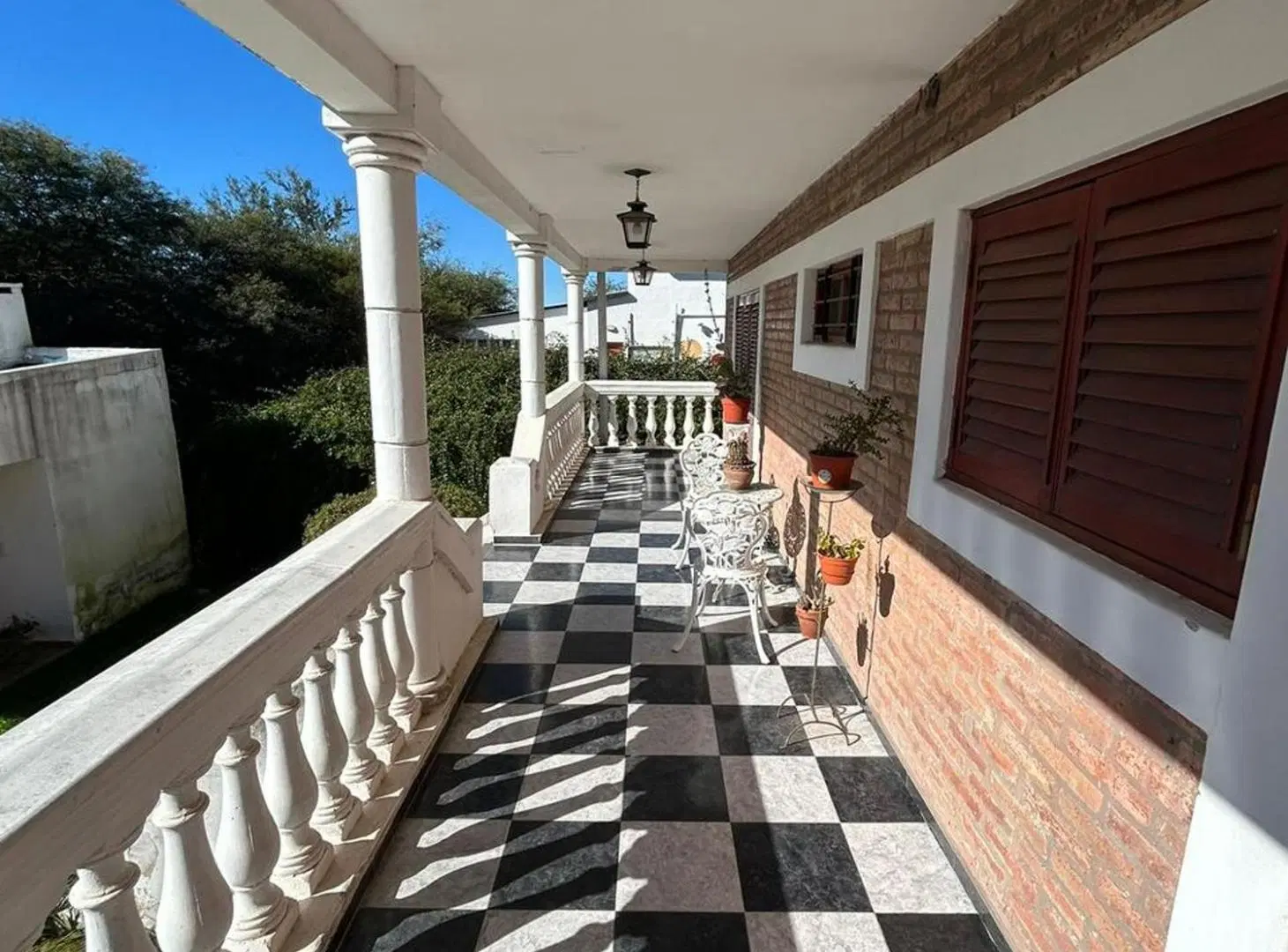 VENTA CASA 3 DORM CON PILETA EN VILLA LOS AROMOS 5