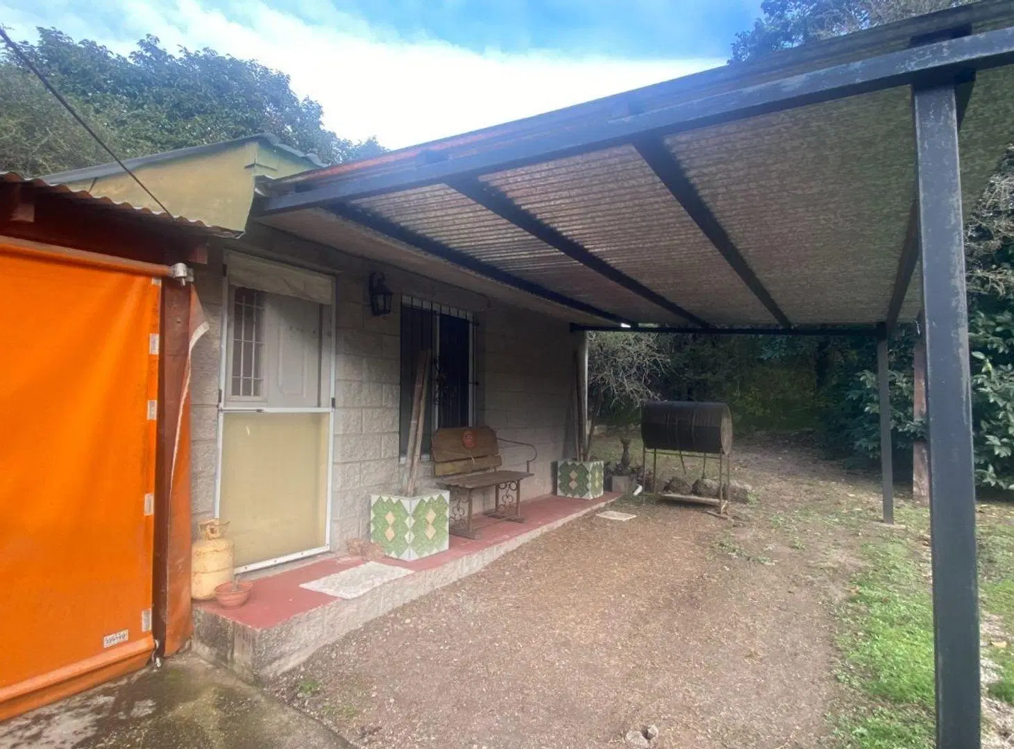 VENTA 3 CASAS CON 2 PILETAS Y ESCRITURA LA GRANJA 2