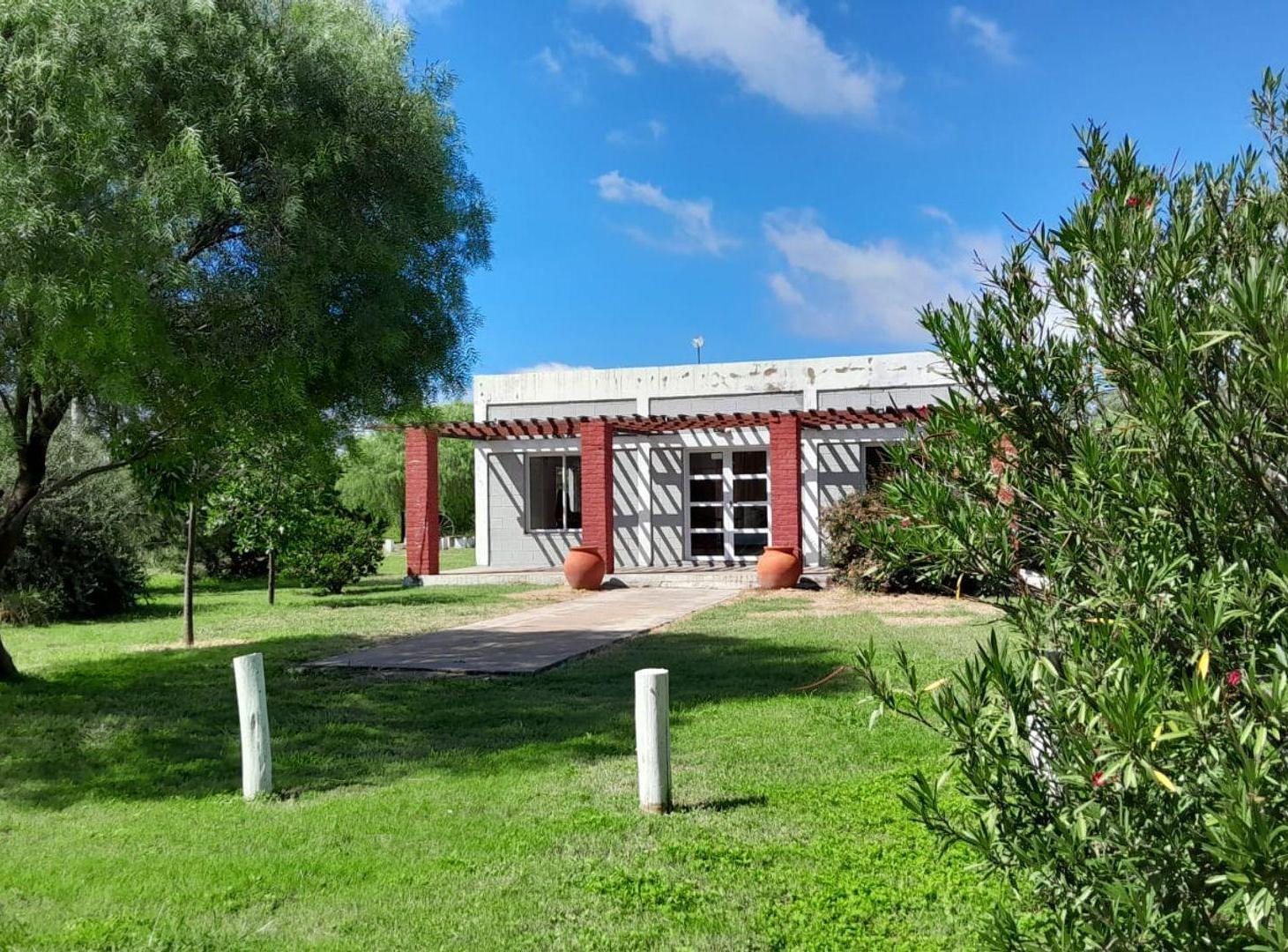 Foto de SE VENDE SALÓN DE EVENTOS EN DEAN FUNES, imagen 1