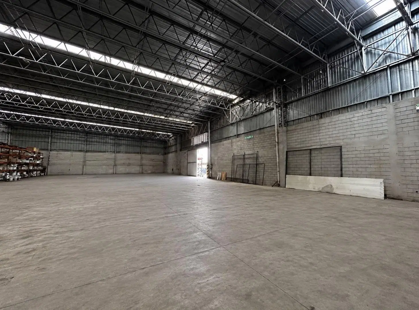 ALQUILER GALPÓN 800m2 CIRCUNVALACIÓN ZONA NORTE 5