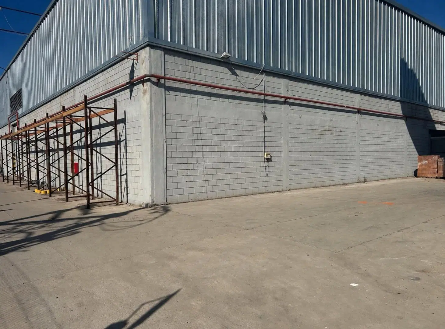 ALQUILER GALPÓN 800m2 CIRCUNVALACIÓN ZONA NORTE 6