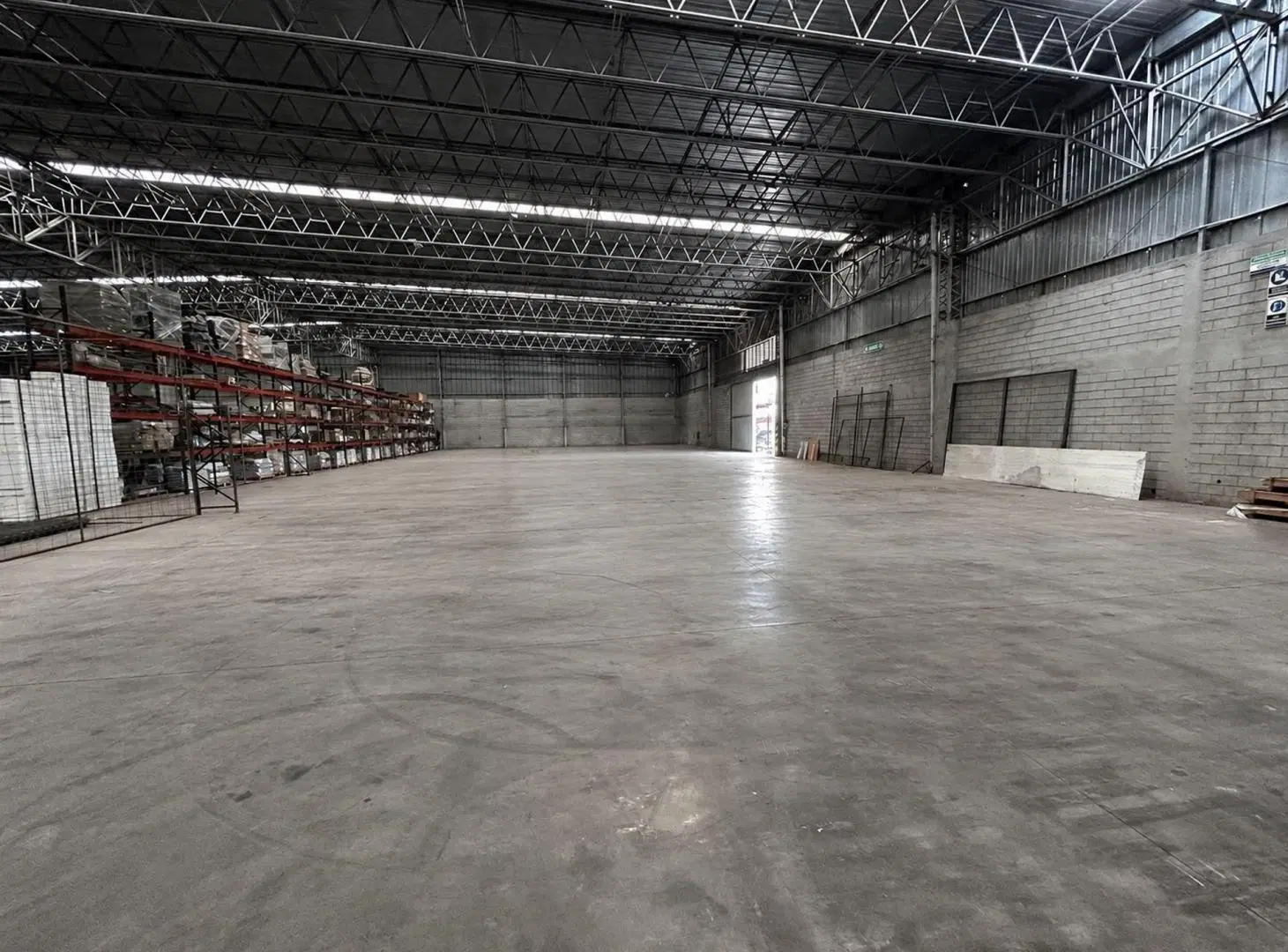 ALQUILER GALPÓN 800m2 CIRCUNVALACIÓN ZONA NORTE 2