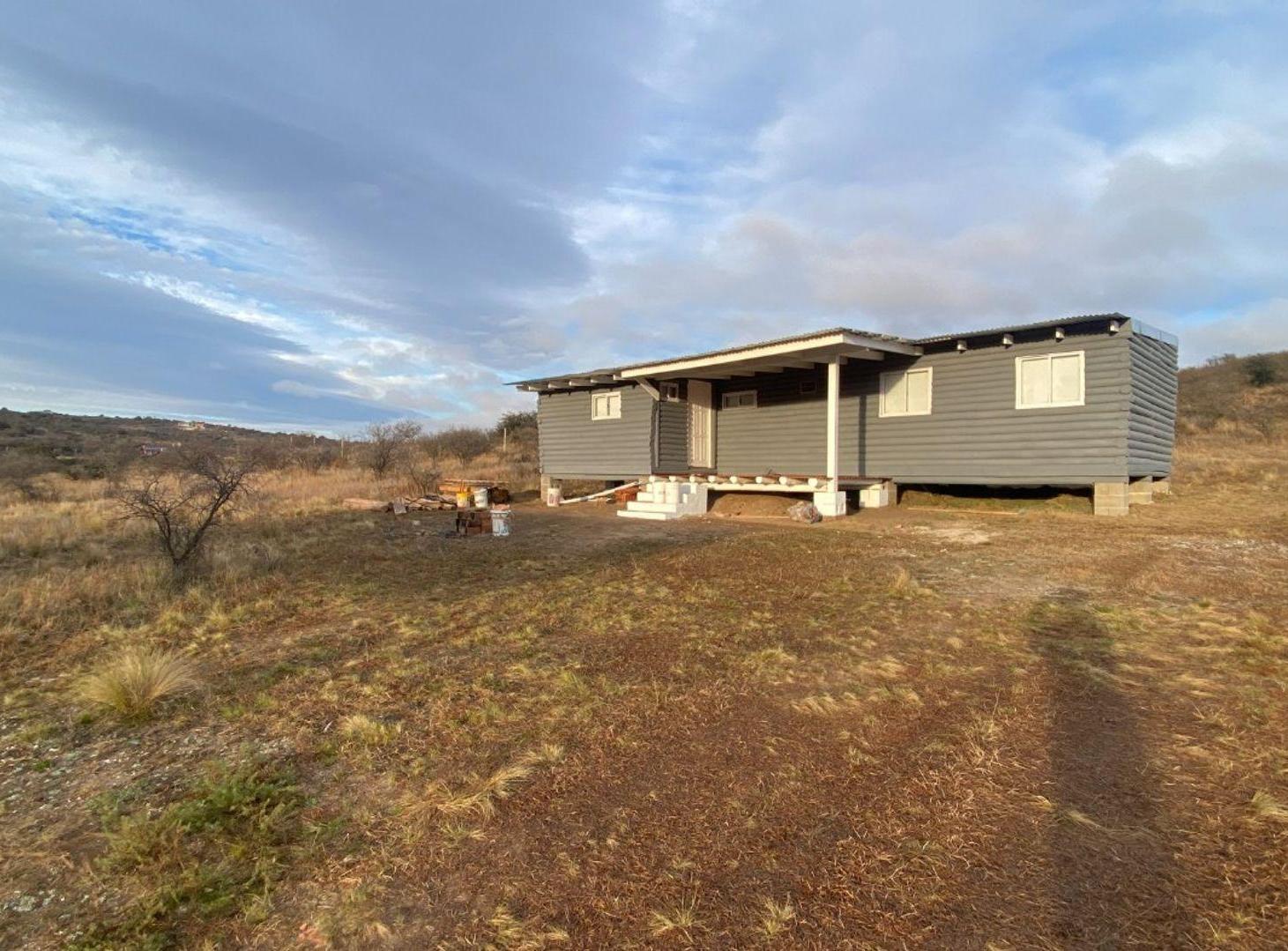 Foto de VENTA CABAÑA 2 DORM CON DOBLE COCHERA LA FALDA, imagen 3