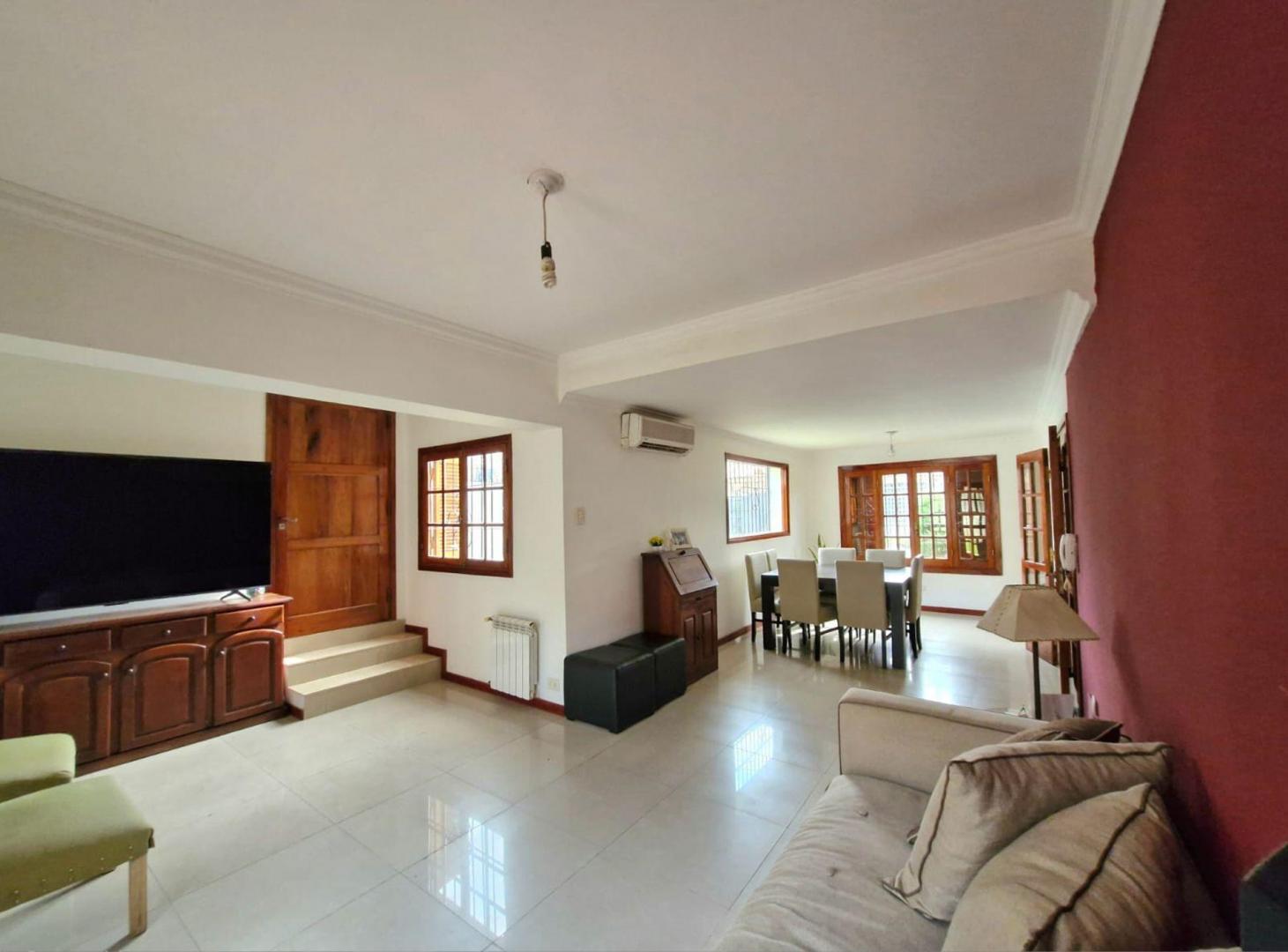 Foto de VENTA CASA 4 DORMITORIOS RESIDENCIAL OLIVOS PILETA, imagen 4