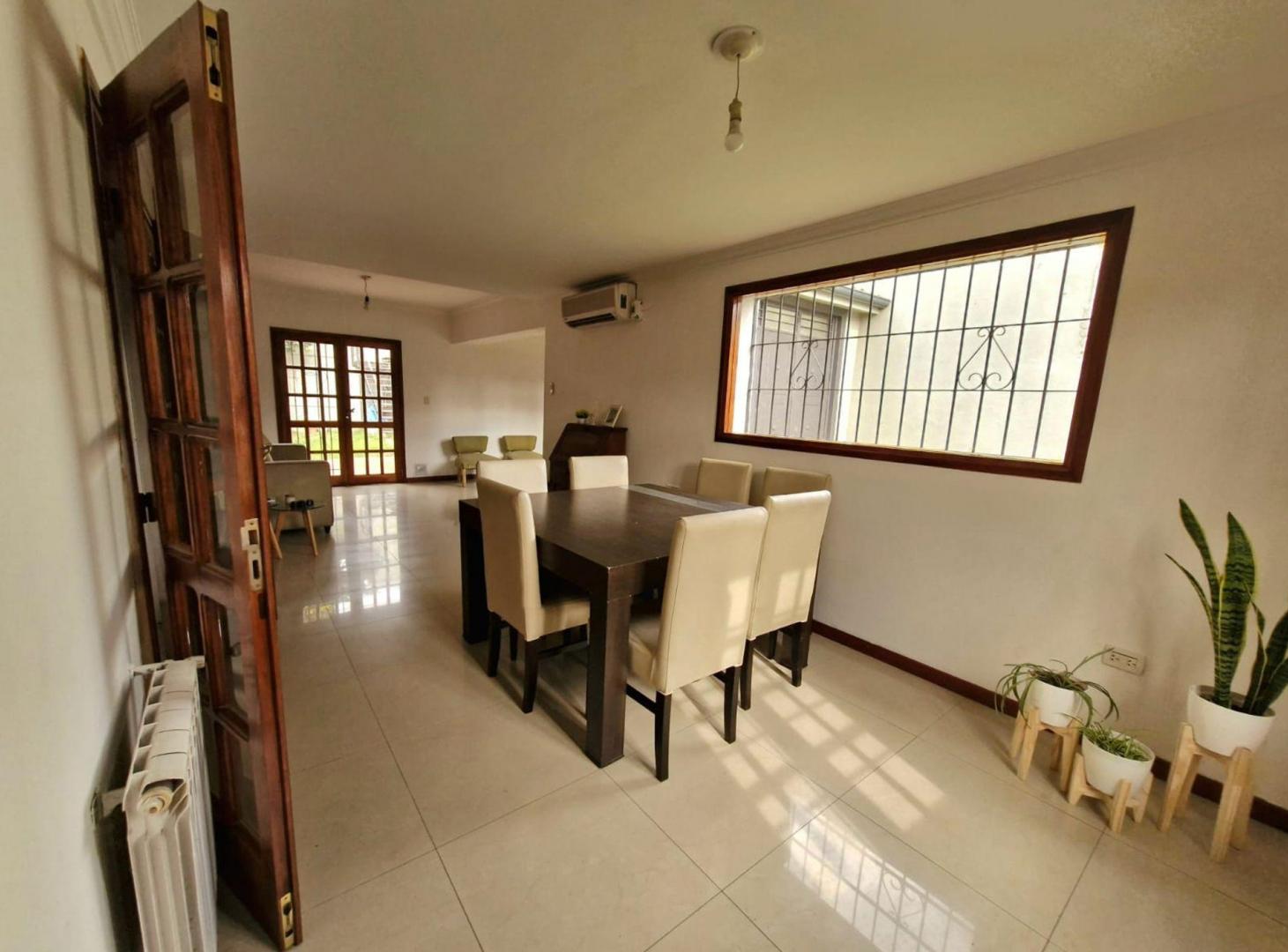 Foto de VENTA CASA 4 DORMITORIOS RESIDENCIAL OLIVOS PILETA, imagen 1