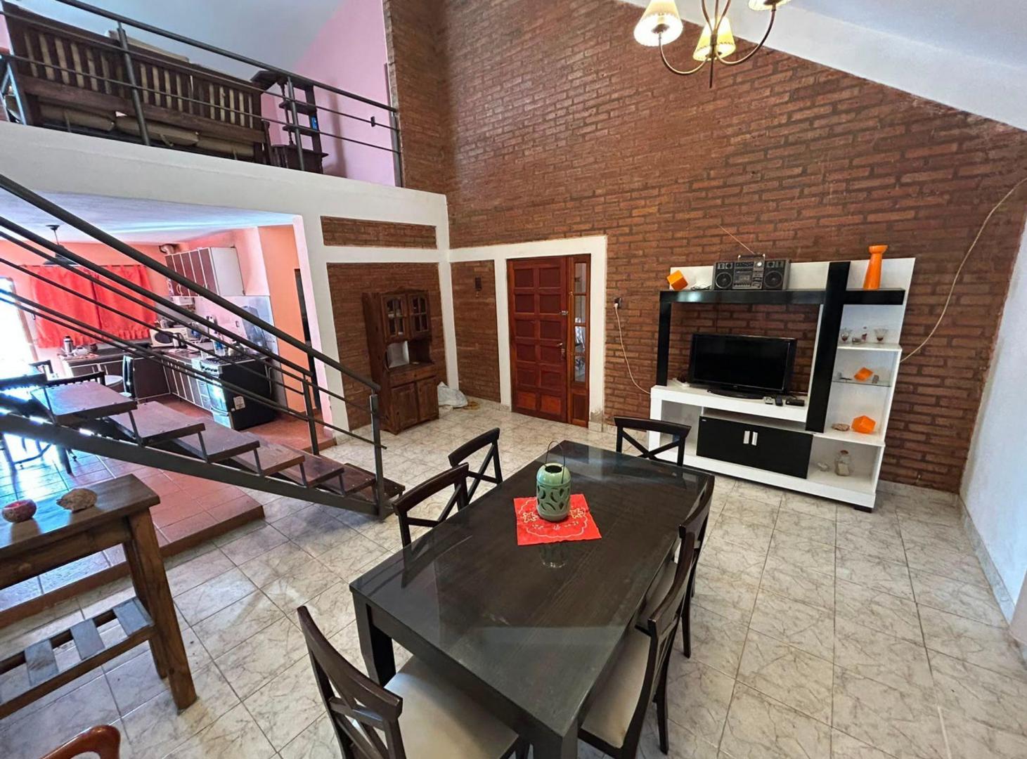 Foto de VENTA CASA 3 DORM CON PILETA EN VILLA LOS AROMOS, imagen 4