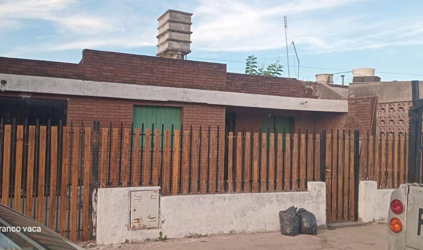 Foto de SE VENDE CASA DE 2 DORMITORIOS EN B° SAN JORGE, imagen 2