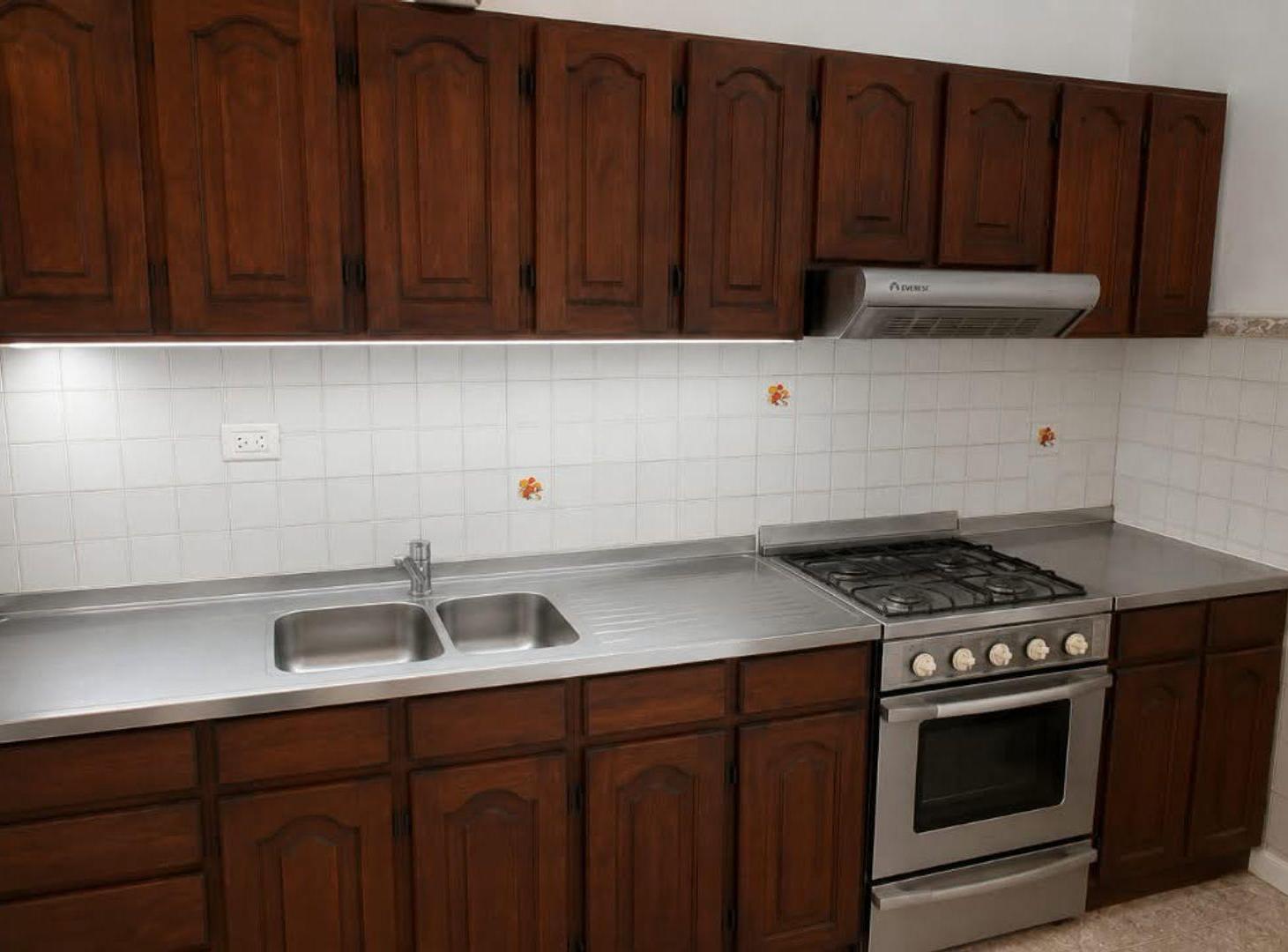 Foto de Venta casa 4 dormitorios B. Matienzo c/pileta, imagen 2