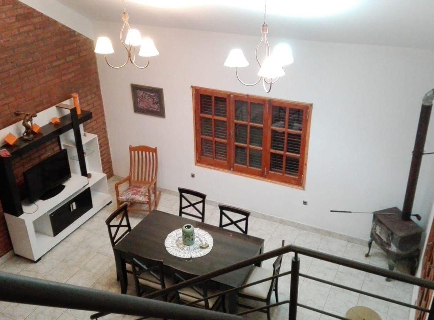 Foto de VENTA CASA 3 DORM CON PILETA EN VILLA LOS AROMOS, imagen 2