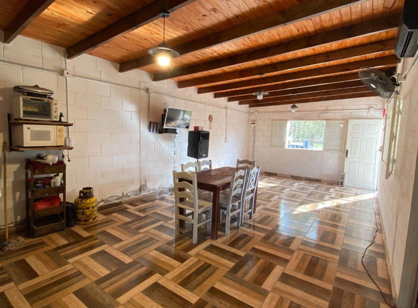 Foto de VENDE PERMUTA CASA 2 DORM CON PILETA LOS MOLINOS, imagen 2