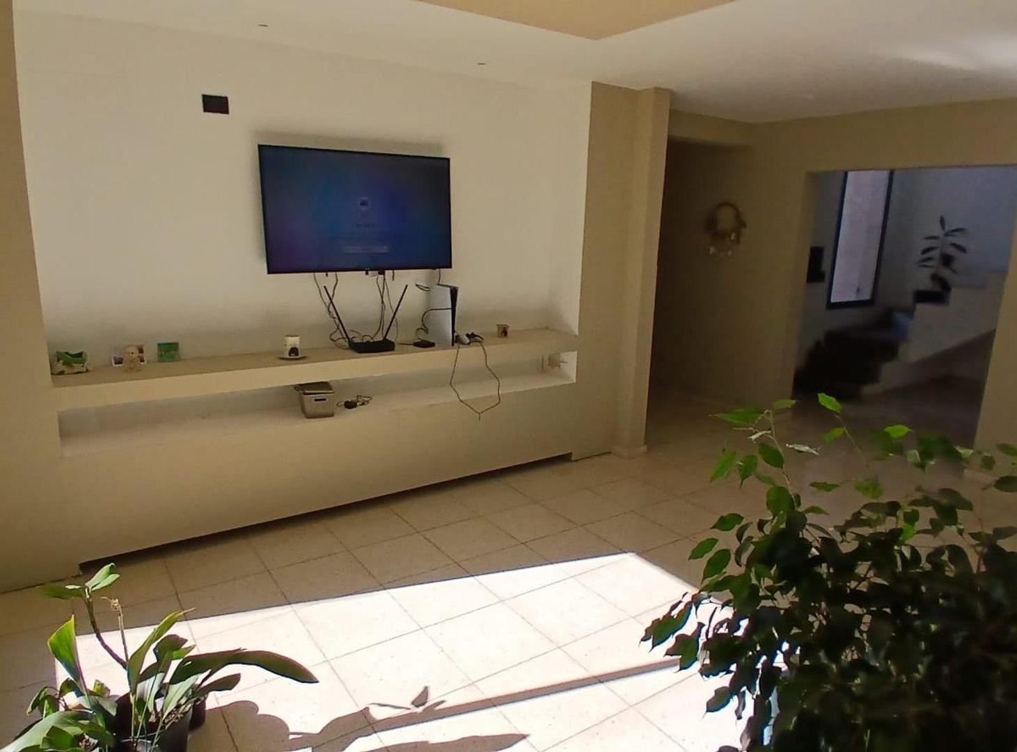 Foto de SE VENDE CASA DE 5 DORMITORIOS EN JESUS MARIA, imagen 2
