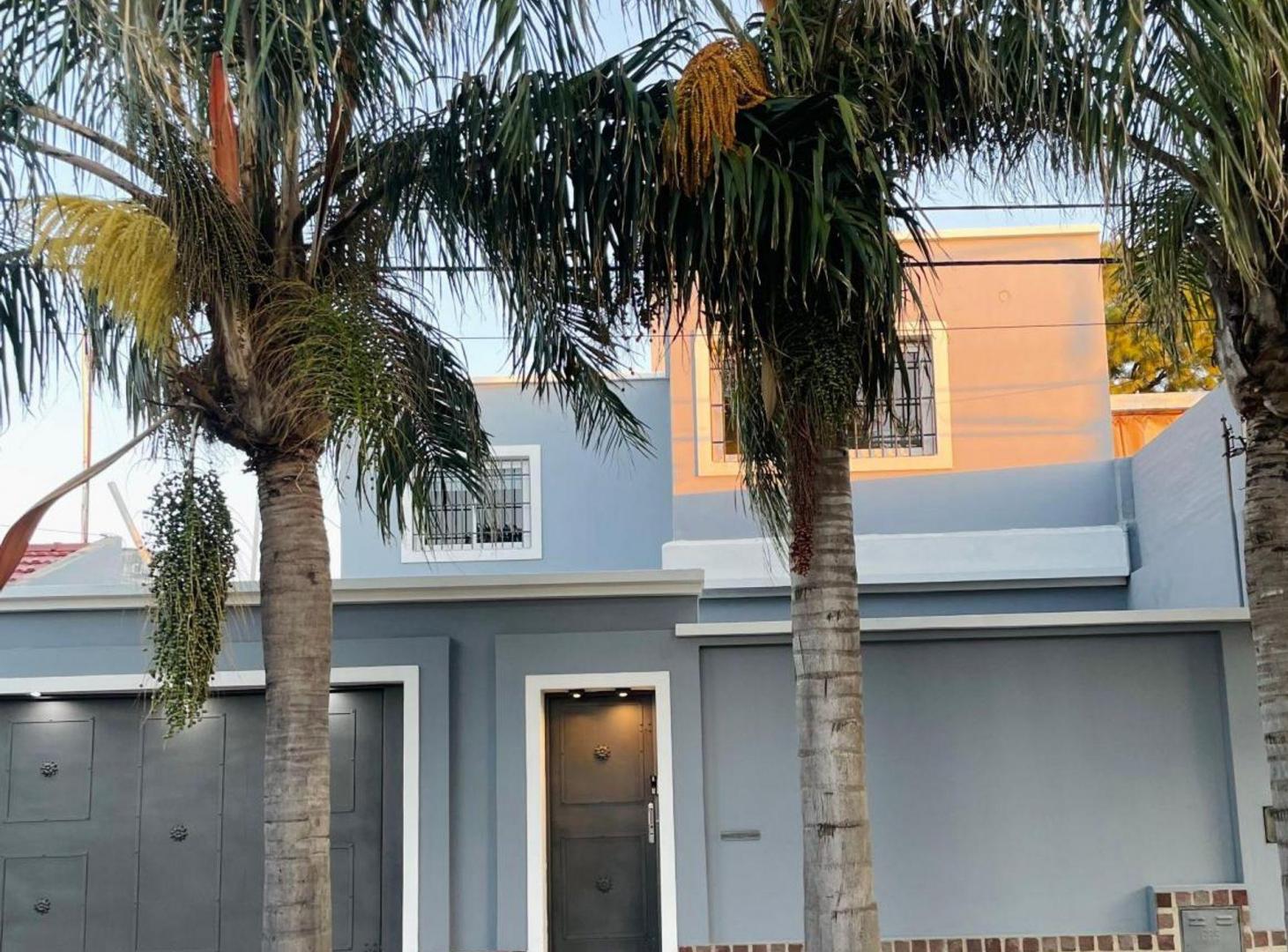 Foto de VENTA CASA 5 DORMITORIOS RECICLADA BARRIO EMPALME, imagen 1