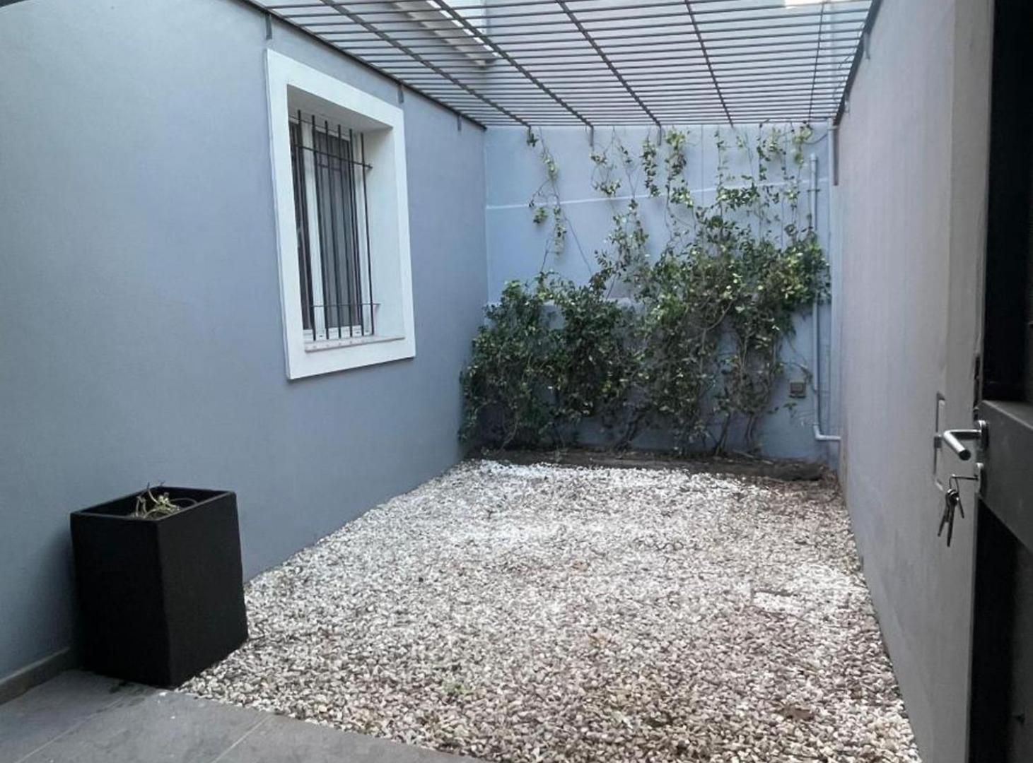 Foto de VENTA CASA 5 DORMITORIOS RECICLADA BARRIO EMPALME, imagen 2