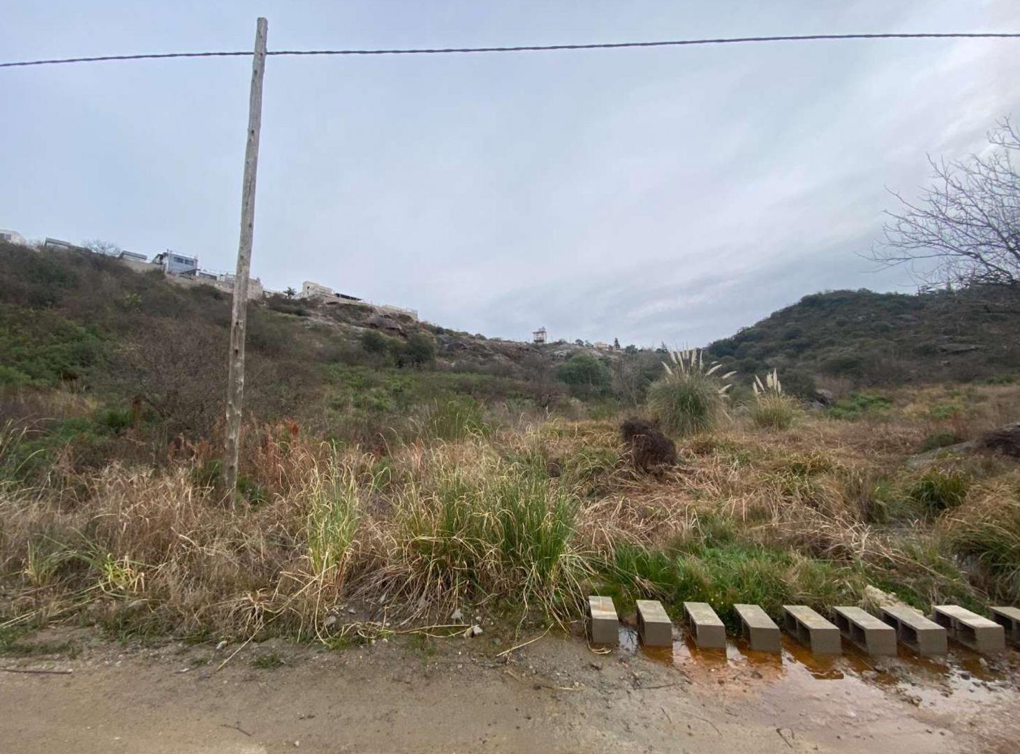 Foto de VENDE PERMUTA TERRENO 2071 m2 ESCRITURA CARLOS PAZ, imagen 2