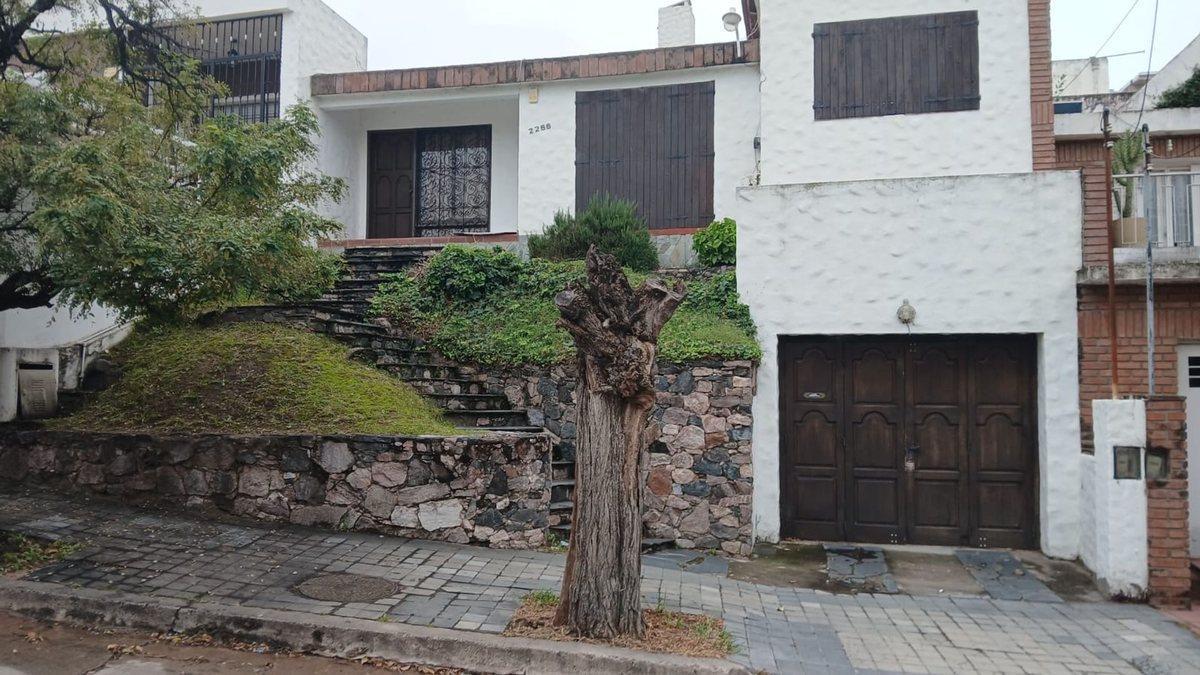 SE VENDE CASA DE 3 DORMITORIOS B PARQUE CHACABUCO