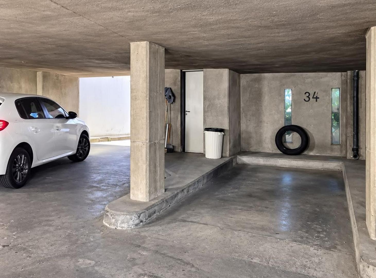 Foto de VENTA COCHERA AV. COLON 738 EN PLANTA BAJA, imagen 2
