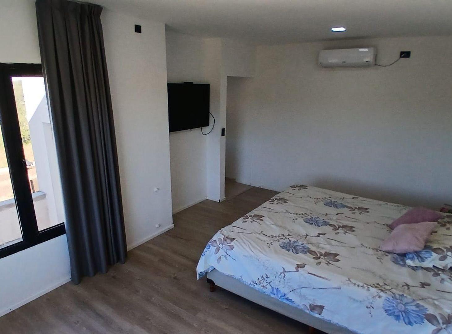 Foto de SE VENDE CASA DE 5 DORMITORIOS EN JESUS MARIA, imagen 2