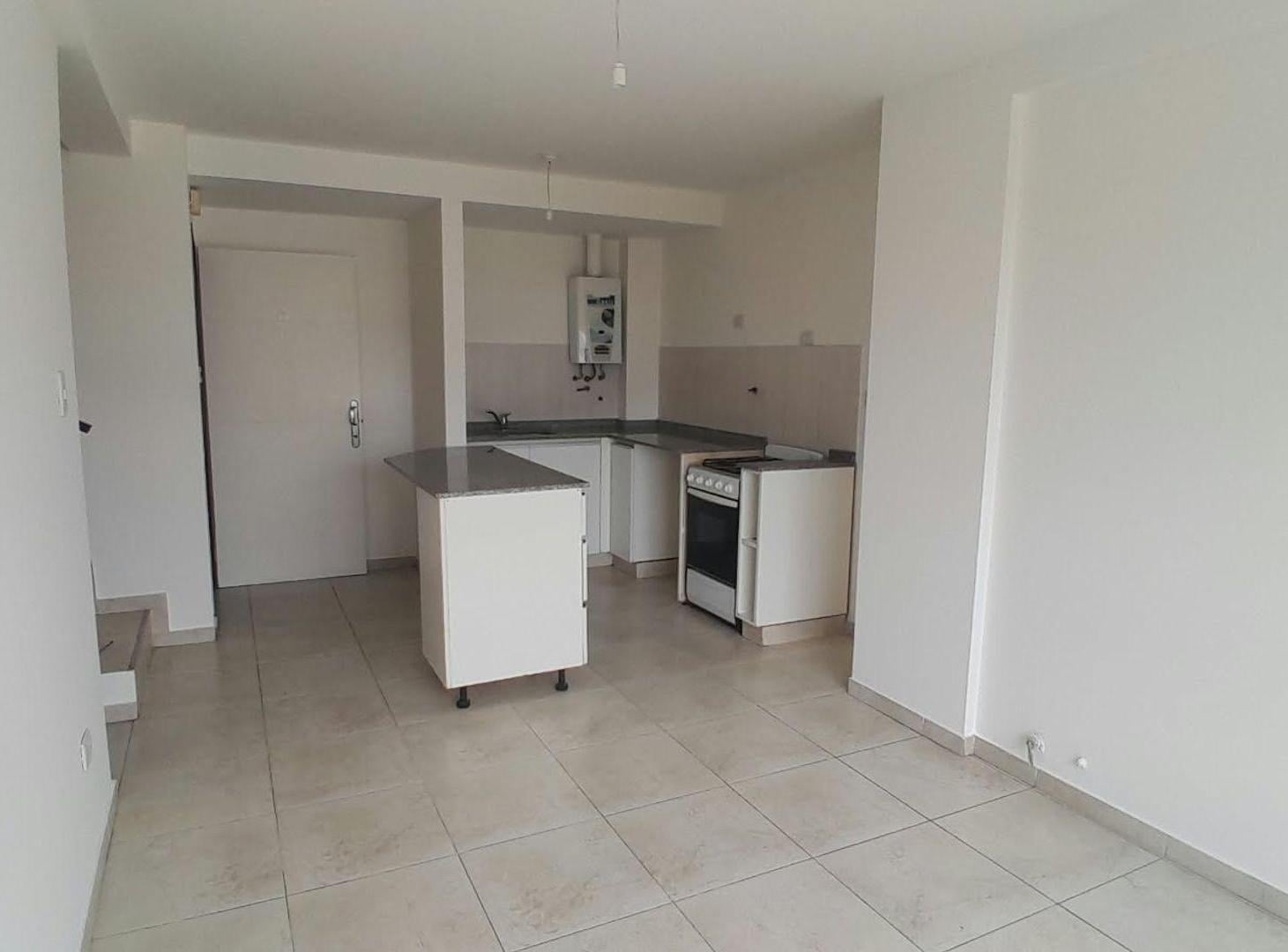 Foto de VENTA DEPARTAMENTO DÚPLEX 1 DORMITORIO 2 BAÑOS, imagen 2