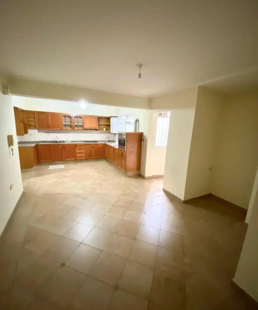 Venta Semipiso en Microcentro 5 Dorm. y Cochera 2