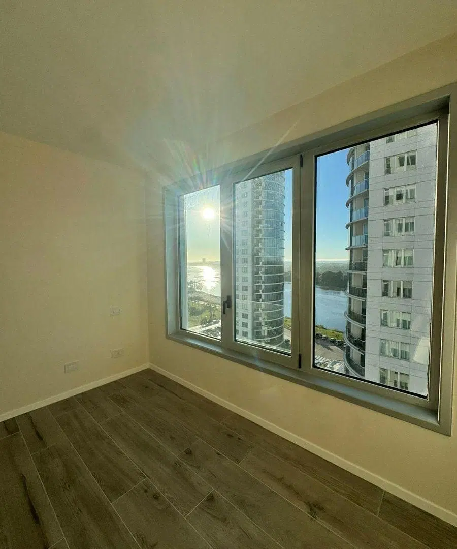 Se Alquila Semipiso de 2 Dorm. y 2 Baños en Amarras Center, Torre III 3