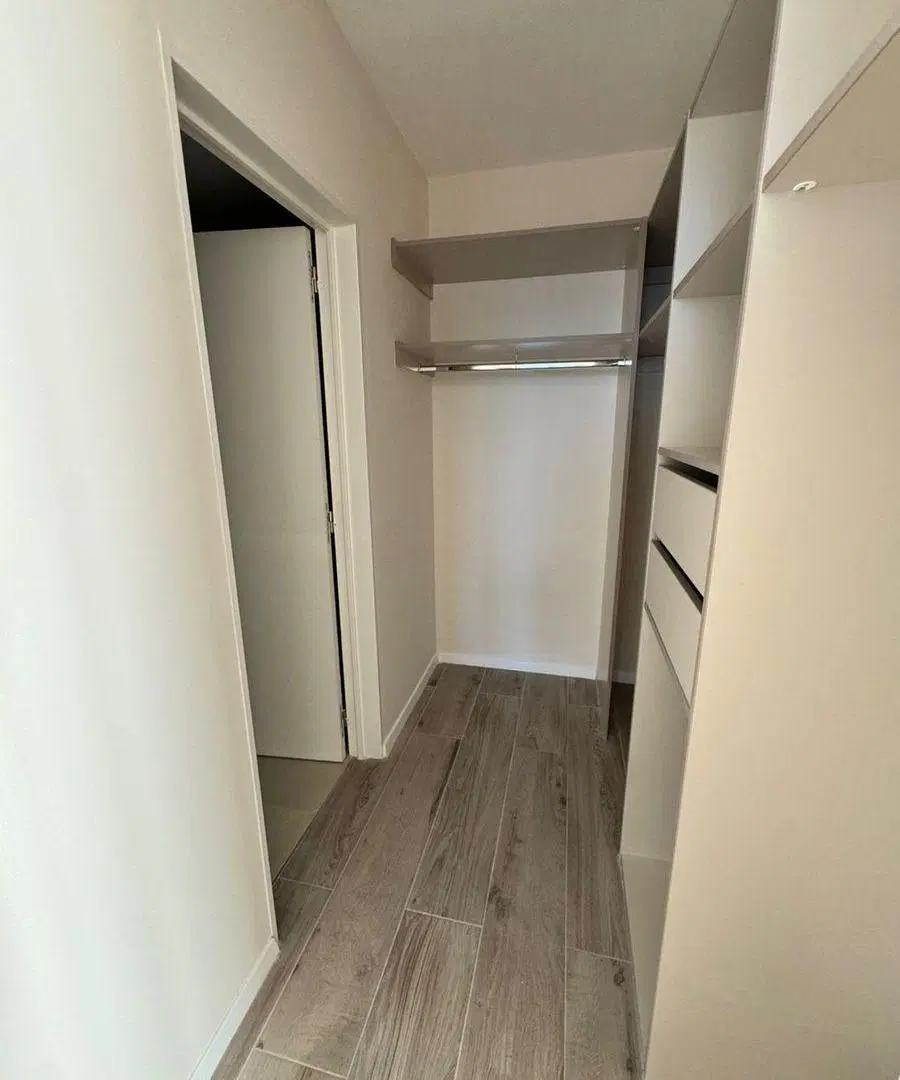 Se Alquila Semipiso de 2 Dorm. y 2 Baños en Amarras Center, Torre III 4