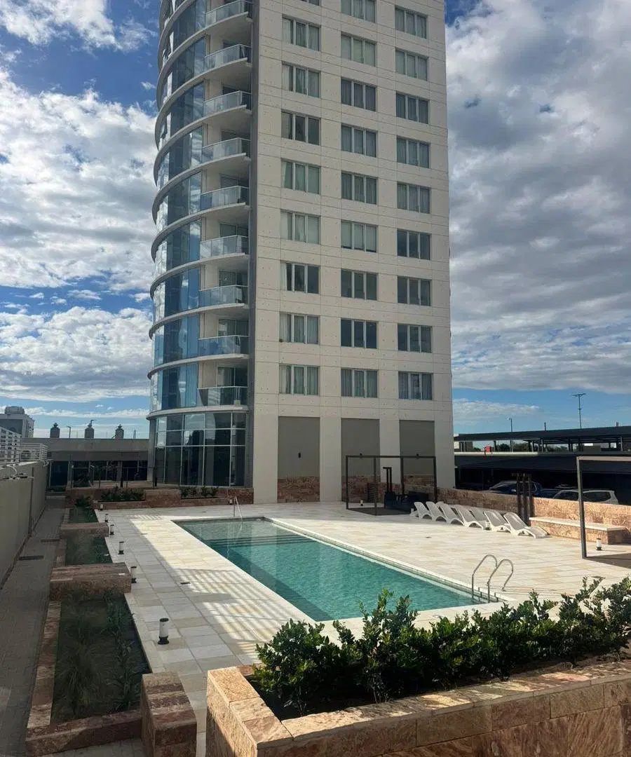Se Alquila Semipiso de 2 Dorm. y 2 Baños en Amarras Center, Torre III 2