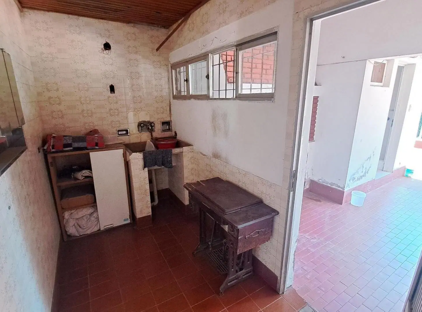 CASA A MODERNIZAR A METROS DE LA COSTANERA 2