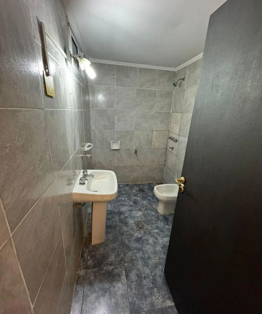 Casa de 2 dormitorios y cochera en alquiler 5