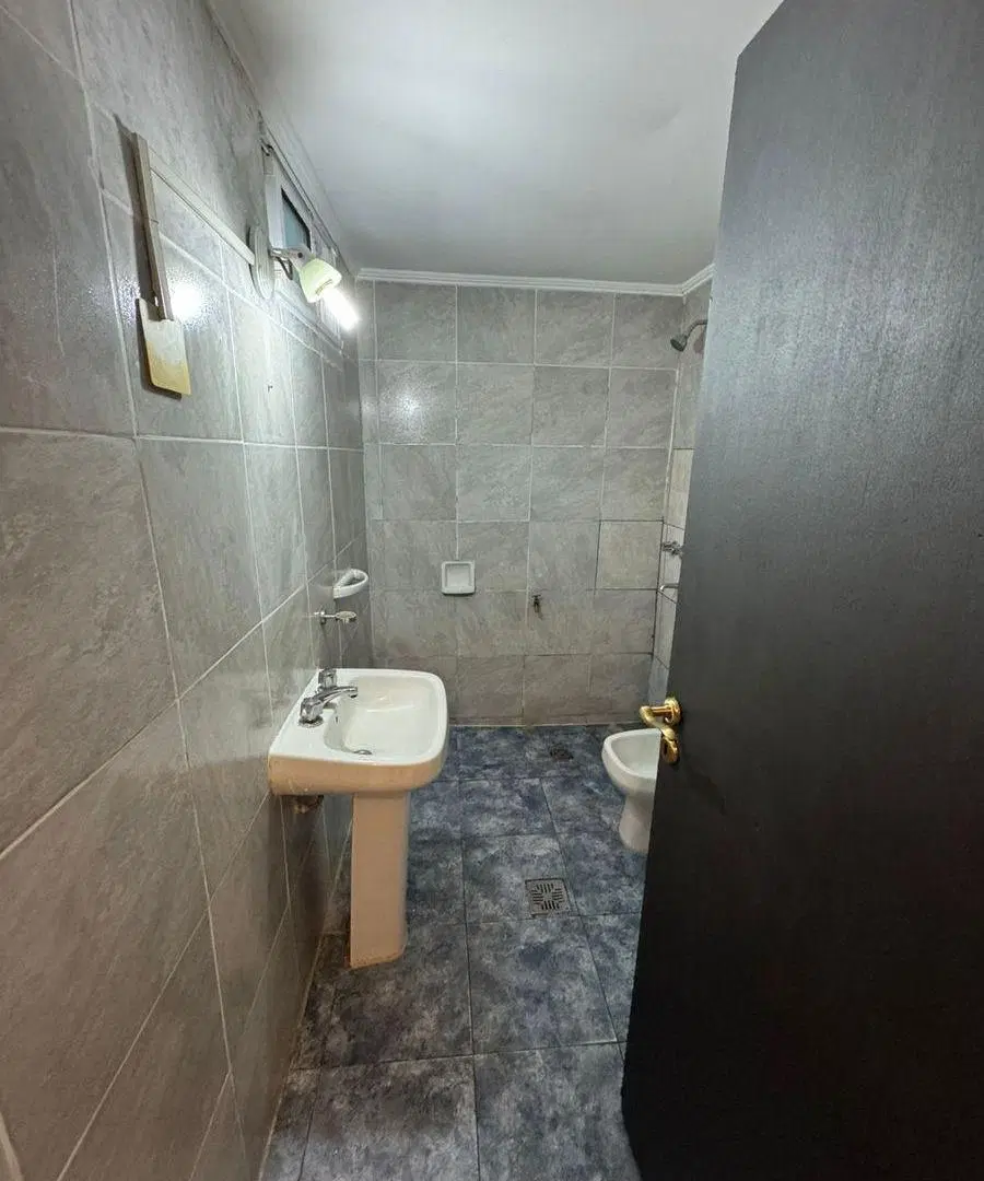 Casa de 2 dormitorios y cochera en alquiler 4