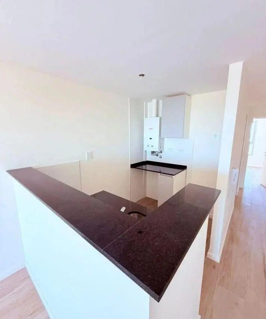 Venta Departamento 1 dormitorio- Torre Ischia sobre Bv Pellegrini 4