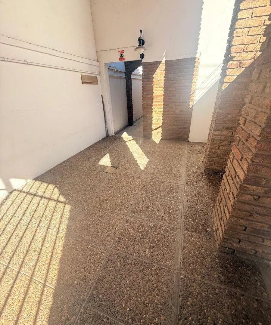 EN VENTA INTERNO CON COCHERA EN ZONA SUR 3